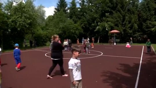 LEPIEJ BYĆ DZIECKIEM CZY DOROSŁYM?