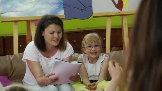 MAŁA ARTYSTKA PREZENTOWAŁA SWÓJ TALENT W SŁUBICKIEJ BIBLIOTECE