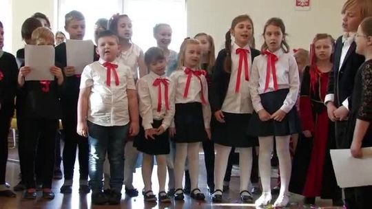 Pasowanie na ucznia w Społecznej Niepublicznej Ogólnokształcącej Szkole Muzycznej I Stopnia w Słubicach