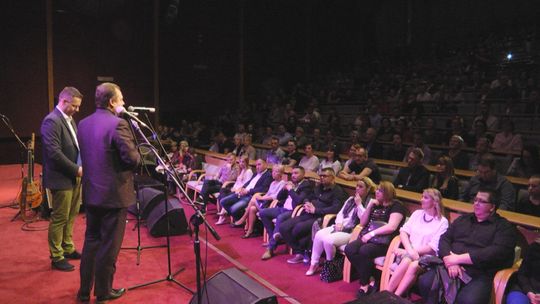 Podsumowanie akcji ''Pola Nadziei'', koncert zespołu RAZ DWA TRZY
