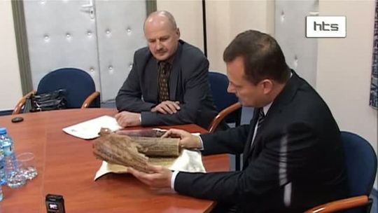 Przekazanie aktu erekcyjnego dla gorzowskiego muzeum.