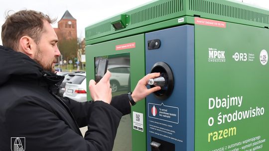 Sklepy zbroją się w butelkomaty, a producenci napojów chcą to opóźnić