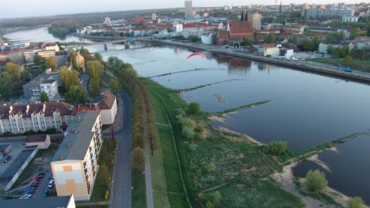 SPŁYW PONTONÓW PO ODRZE "WOWI-CouchSurfing"