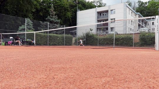 Turniej tenisa na korcie przy SOSiRze
