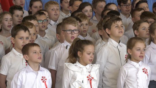 Uczniowie Szkoły Podstawowej w Kunowicach, ''Do Hymnu''! 