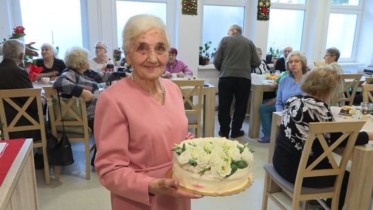Uroczystość urodzinowa w Dziennym Domu Senior+ w Słubicach