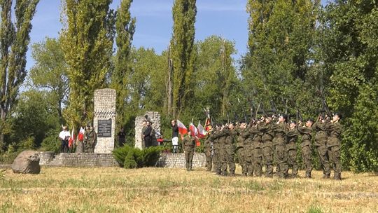 Uroczystości pod pomnikiem pamięci więźniów obozu "Oderblick"