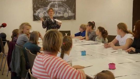 W KRAINIE ZAJĄCA Z GALERIĄ OKNO