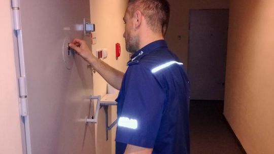 ZOSTAŁ PORWANY NASTĘPNIE OKAZAŁO SIĘ,ŻE JEST POSZUKIWANY PRZEZ POLICJĘ