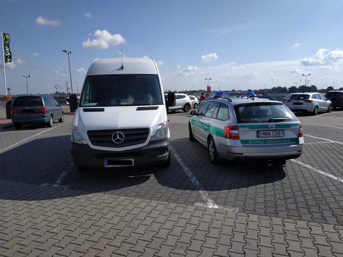 Dwa kradzione Mercedesy Sprintery odzyskali funkcjonariusze Straży Granicznej