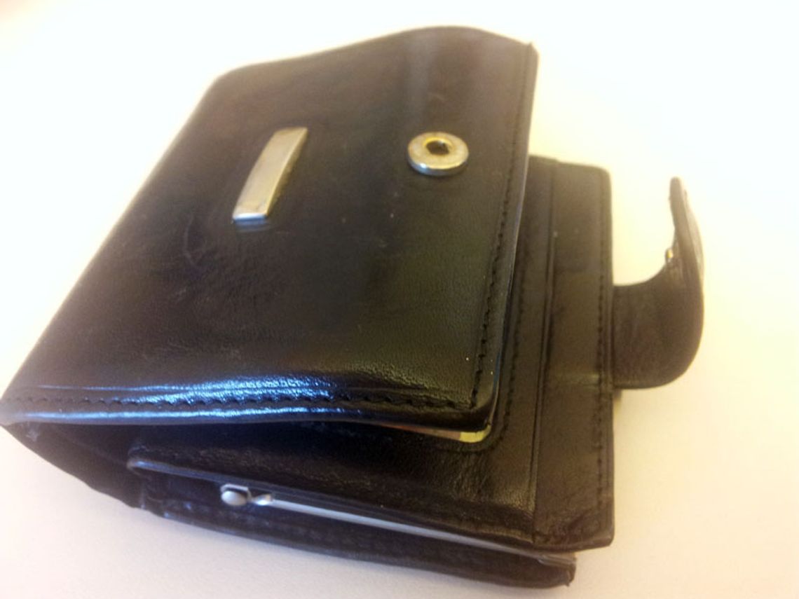 Sprawiedliwy mieszkaniec Ośna Lubuskiego oddał znaleziony portfel z dużą sumą pieniędzy